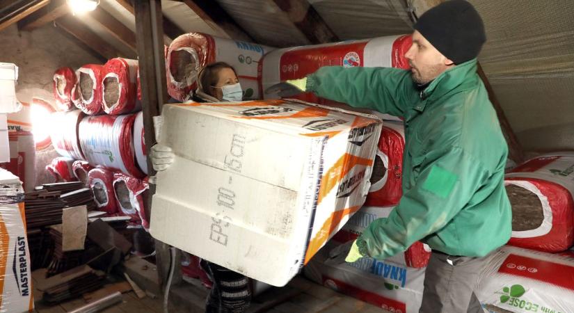 Hidegzuhany: máris felfüggesztették a népszerű ingyenes szigetelési programot