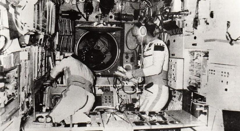 Nem tudott bejutni a személyzet a világ első űrállomására