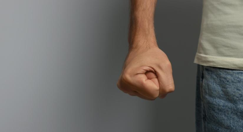 Egy tinédzserbanda brutálisan megvert egy kiskorút