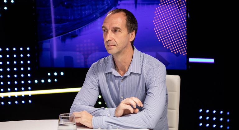 „Baj van, de nem akkora, mint 2008-ban” – Oszkó Péter elmondta, mi vár a Tisza-kormányra