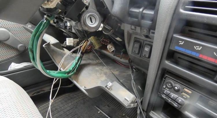 Sorra lopta a kocsikat egy fiatal férfi Salgótarjánban, pedig sosem volt jogosítványa