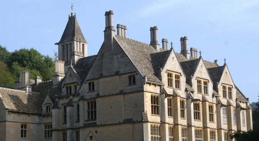 Saját várrommal eladó ez a 900 éves kastély – mi beköltöznénk!