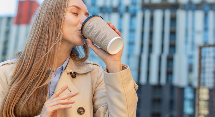 Megveszed vagy lefőzöd magadnak? Ennyi spórolhatsz havonta a kávén!