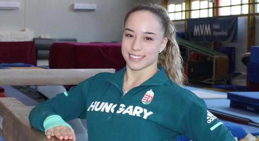 Napi körkép Dunaújvárosból: Czifra Lili, autó és a virágok