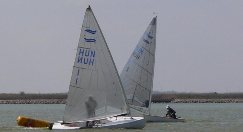 Tipikus agárdi körülmények között nyílt meg a 2026-os kishajós versenyszezon