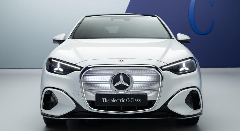 Hatalmas arccal érkezik az új Mercedes C-osztály