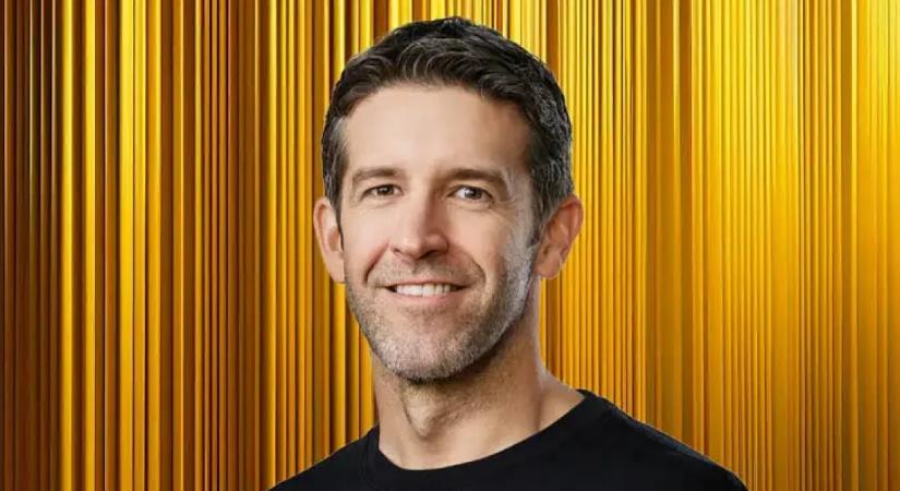 Megnevezte az Apple, ki lesz Tim Cook utódja