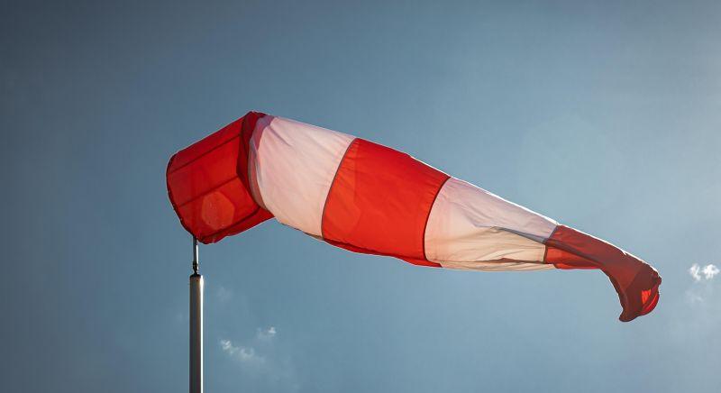 Mennydörgés, villámlás, jégeső rúgja be az ajtót a hajnali fagy után