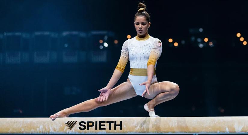 Miniszoknya és csipkefelső: Székely Zója dögös fotójáért megőrülnek a rajongók