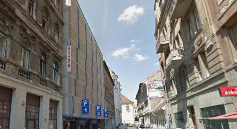 Nem garázsokkal és parkolóházakkal kellene megoldani Budapest parkolási problémáit