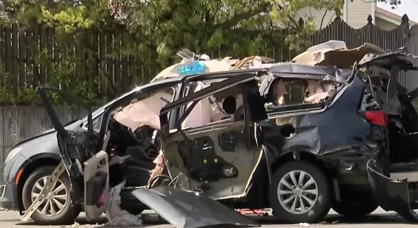 Rágyújtott vezetés közben, azonnal atomjaira robbant a kocsija – videó