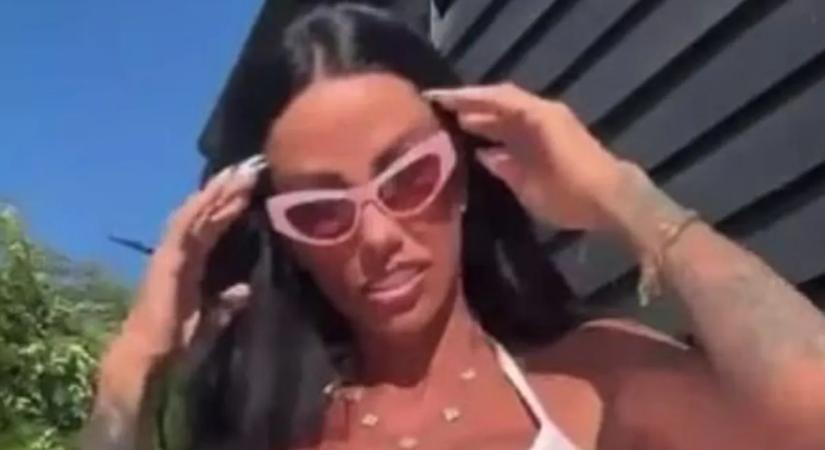 A testét alig takaró bikiniben pózolt Katie Price – tetoválásai mindenkit sokkoltak