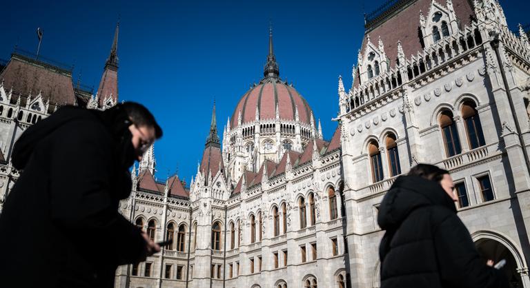 A Tisza kétharmada előtt a nagy kérdés: visszaadják-e a parlament hatalmát?