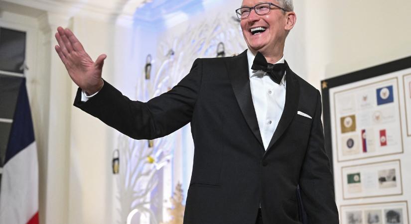 Lelép Tim Cook, az Apple vezérigazgatója