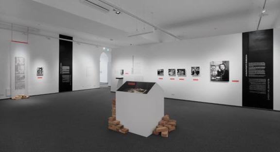 Új Capa kiállítás a Capa Központban! Fotótörténeti esemény: a világhírű haditudósító hazatér! Kiállítás Robert Capa eddig nem látott, Budapesten készült fotóiból!