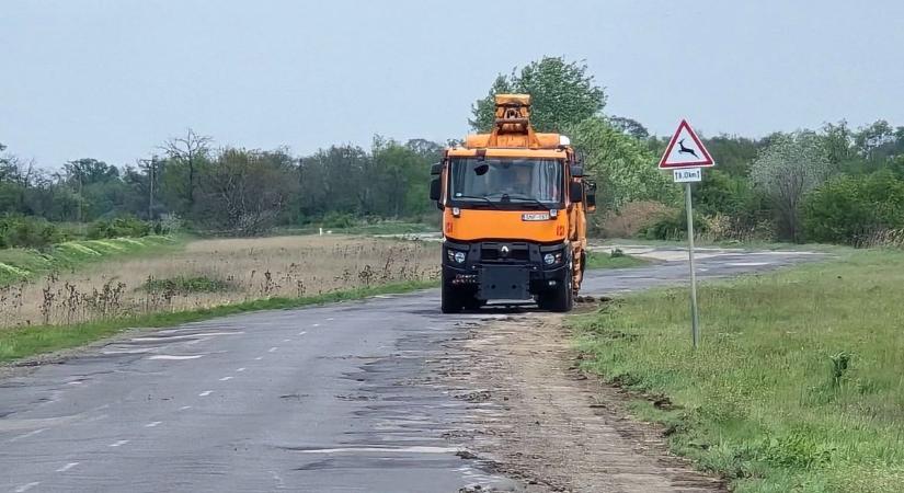 Tükörsima aszfaltot kap a hajdú-bihari út, már elkezdődtek a munkálatok!
