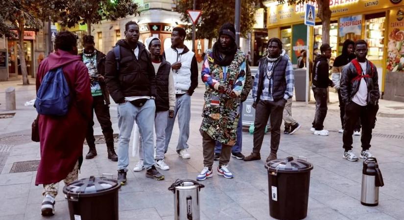 Elon Musk durván nekiment a migránsokat tömegesen legalizáló spanyol miniszterelnöknek – videó