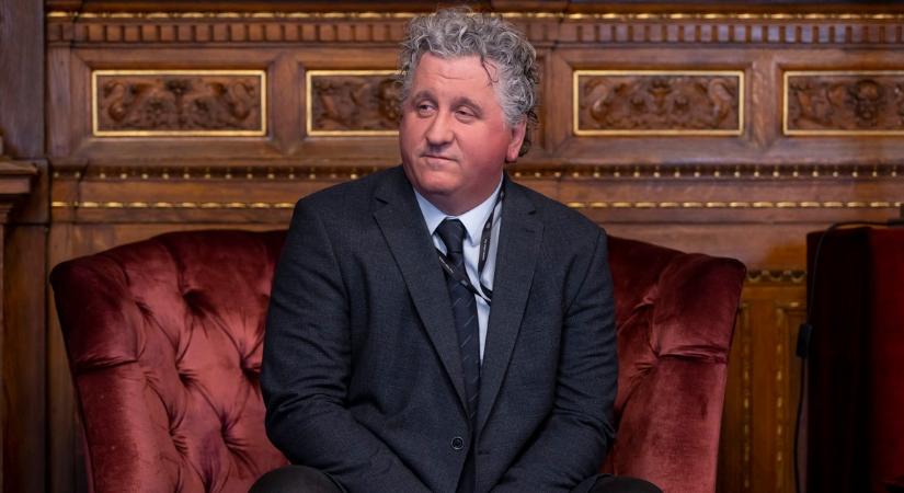 „Ott a telefonod” – Ókovács Szilveszter zokon vette, hogy Magyar Péter sajtótájékoztatón üzent neki, megérkezett a válasza