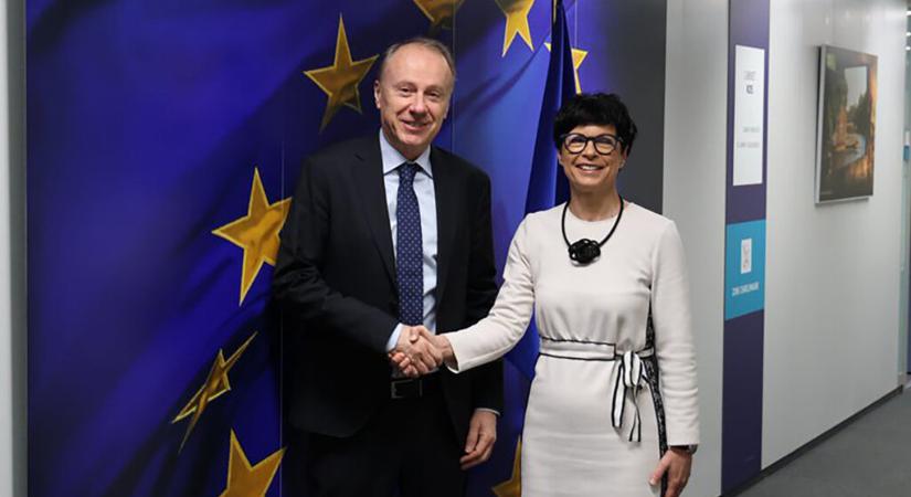 „Európa új vezetőt keres Szerbiában”