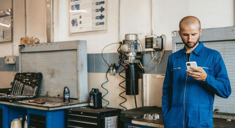 Veszélyes trend terjed: mesterséges intelligenciával szerelik az autókat