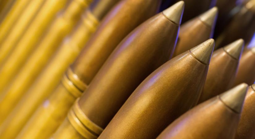 Olyan fegyverkezési verseny van, hogy már nem engedheti meg magának a nagy szigort Japán