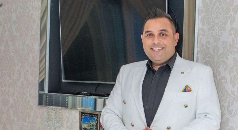 Ismét mélyen a zsebébe nyúlt Bódi Csabi: rászoruló gyerekeket támogatott az énekes