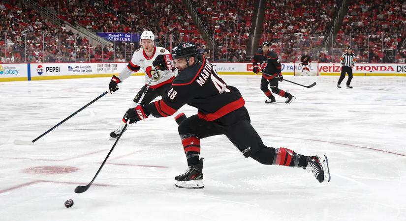 NHL: óriási csatát nyert meg a Carolina, és második győzelmével kis ligatörténelmet írt