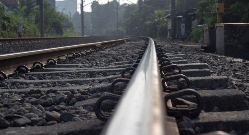 Elgázolt egy embert a vonat Győr és Győrszentiván között