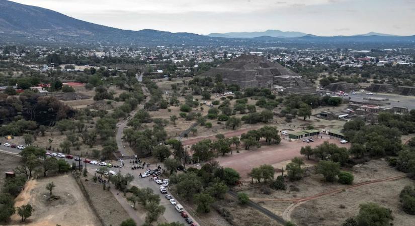 Egy kanadai turistát megölt és többeket megsebesített egy férfi, aki mexikói piramisoknál lövöldözött