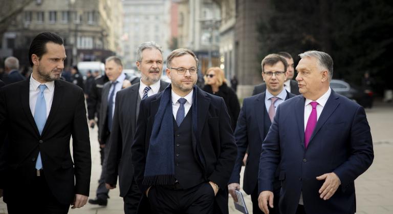 444: A Fidesz megkezdte az Orbán Viktor-mentő hadműveletet, Orbán Balázs került az indulatok céltáblájára