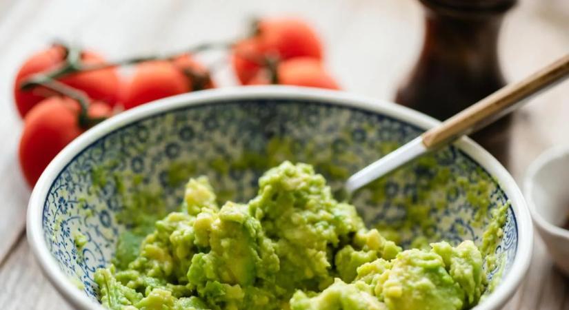 A legnépszerűbb módszer nem működik: mutatjuk, hogyan marad élénkzöld az avokádókrém