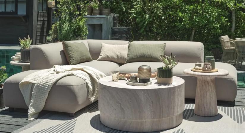 Vége a szürke egyeduralmának: mutatjuk a legújabb kertibútor-trendeket