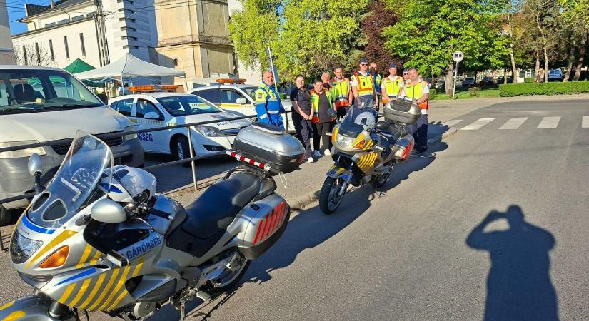 76 kilométer hosszú szakaszon, 8 helyszínen voltak ott a polgárőrök az ultramaratonon