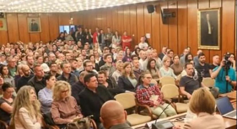 Folytatódik a súlyos azbesztbotrány! Ezt mondta a polgármester a feldühödött lakóknak