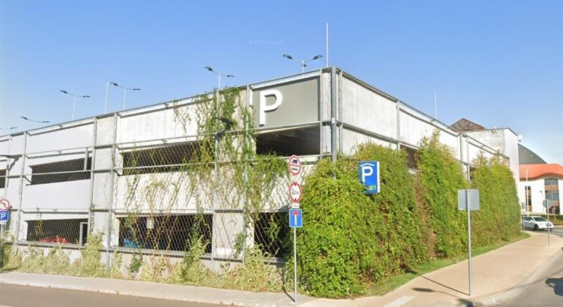 Újra működnek az elektromos töltők a Kertész úti parkolóházban