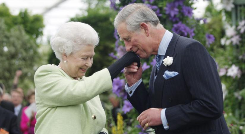 „Isten áldjon, drága mama!” – Károly király így emlékezett meg édesanyjáról, II. Erzsébetről születésének 100. évfordulóján