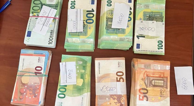 Az ukrán–magyar határon a kárpátaljai vámosok több mint ötvenezer euró be nem jelentett készpénzt foglaltak le