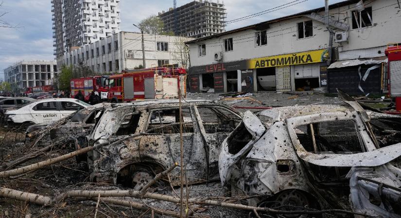 Az orosz hadsereg most minden fronton támad, folytatódik a „biztonsági övezet” kialakítása