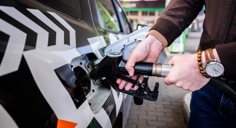 Újabb sokk jöhet a benzinkutakon, hatalmasat bukhatnak most a magyar autósok