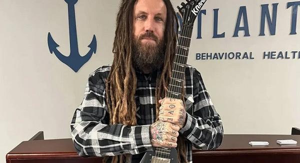 A Korn gitárosát nem zavarja, ha kritizálják a hite miatt