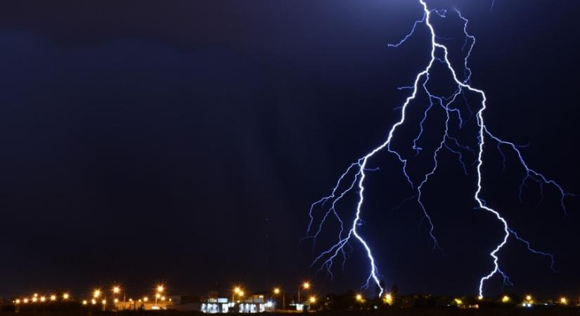 Öt vármegyében van zivatarveszély, kiadták a figyelmeztetést