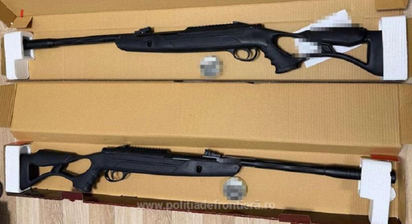 Riasztás a kolozsvári repülőtéren: fegyvereket találtak egy csomagban