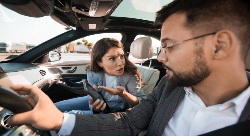 Vezet a párja? Önt is ez idegesíti a legjobban az anyósülésen?