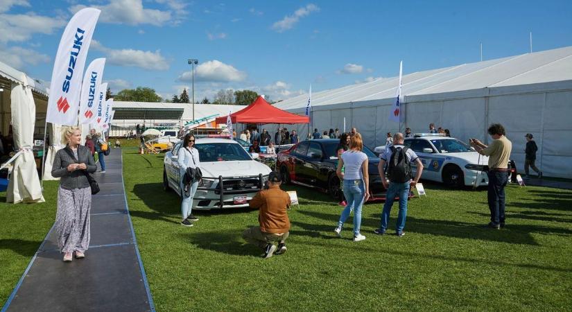 Kádár János ikonikus Mercedese gurul be Esztergomba, de nem ez lesz az egyetlen veterán csoda