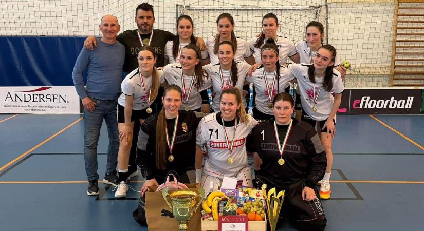 Bajnokok és kupagyőztesek: újra bizonyítottak a Komárom női floorballosai