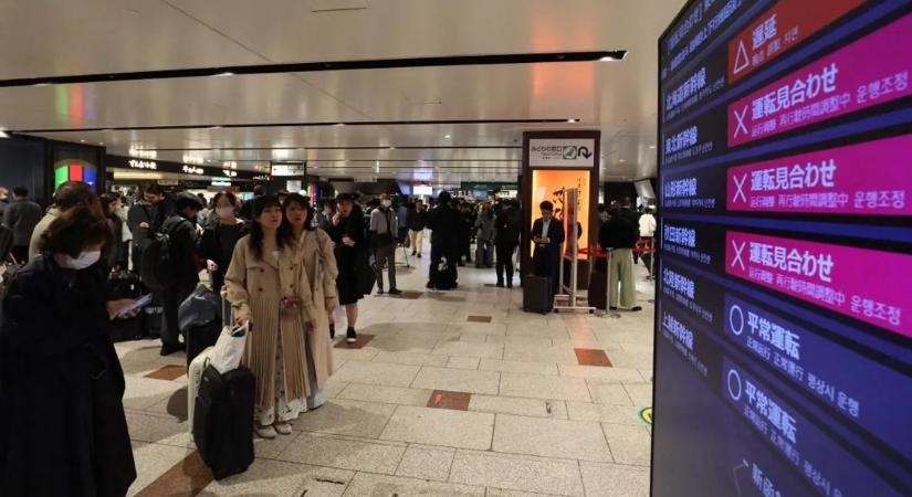 Japánban ismét megszólaltak a vészjelzések, több mint 170 ezren menekülnek