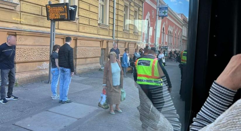 Rendőrök az Árkádnál: elkaptak egy férfit (FOTÓ)