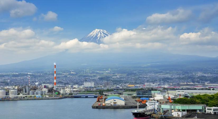 Riadókészültség Japánban: 7,7-es földrengés után még pusztítóbb rengéstől tartanak