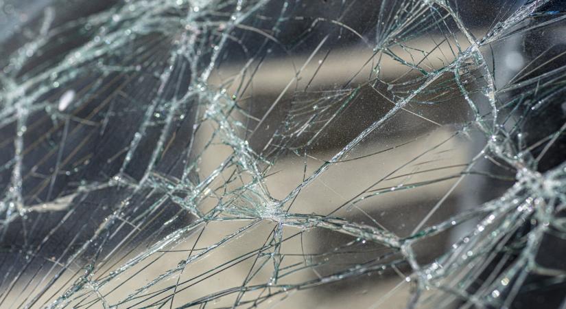 Egy családi ház alapjának csapódva halt meg egy férfi