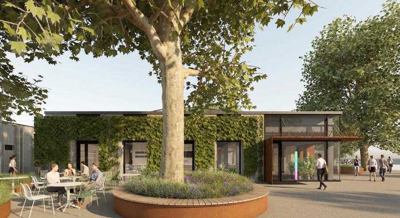 Így áll a panelépületből kialakított látogatóközpont építése Balatonföldváron